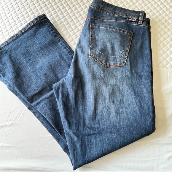 Torrid Source Of Wisdom Denim Jeans Slim Boot Cut Medium Wash Plus Size 18